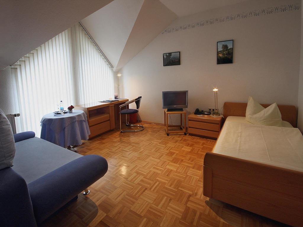 Hotel Garni Zur Bergstrasse Zwingenberg  Bilik gambar